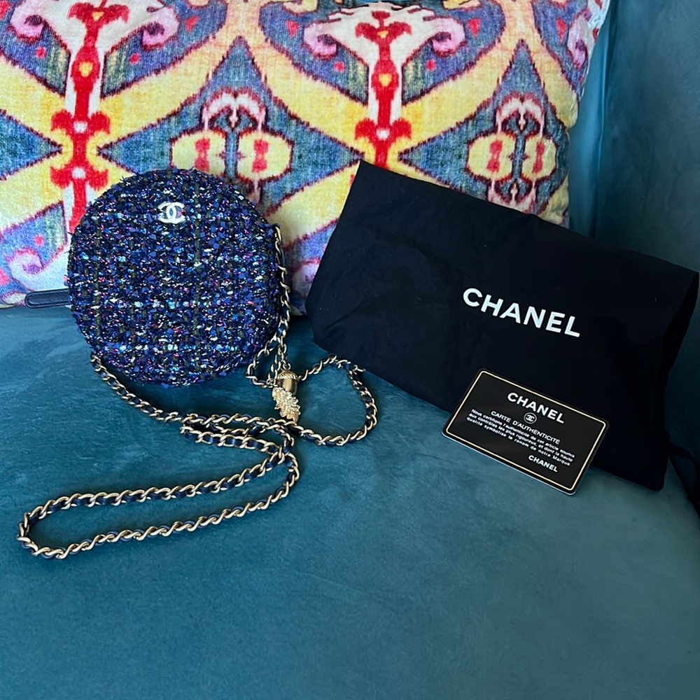 CHANEL - Tweed Round Clutch with Chain - Multicolor